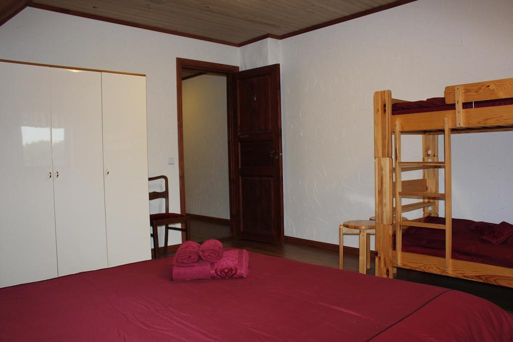 Krapi Guesthouse Treimani Habitación foto