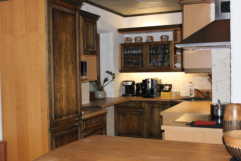 Krapi Guesthouse Treimani Habitación foto